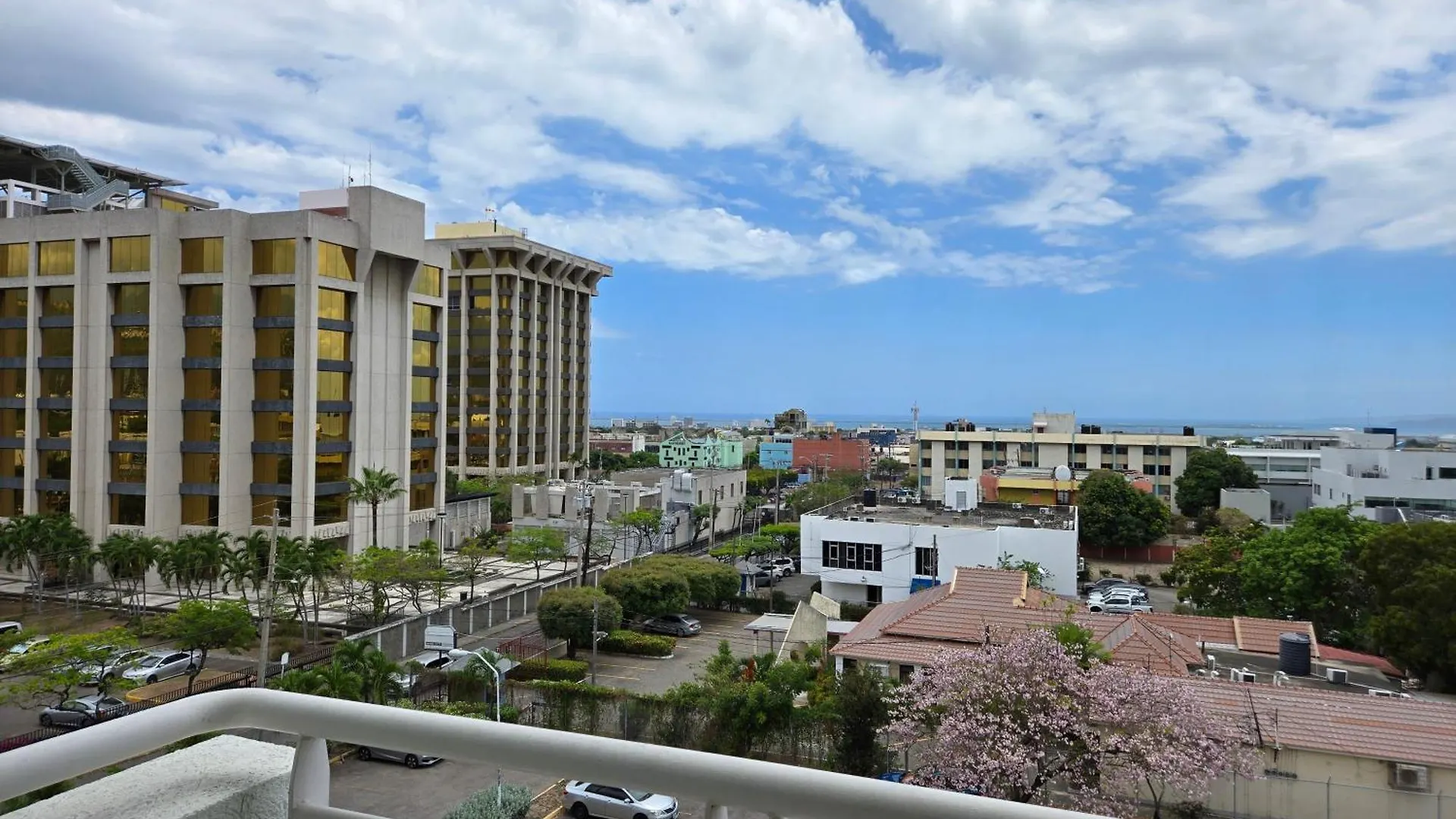 The Serene - Modern Luxury Apartment Kingston