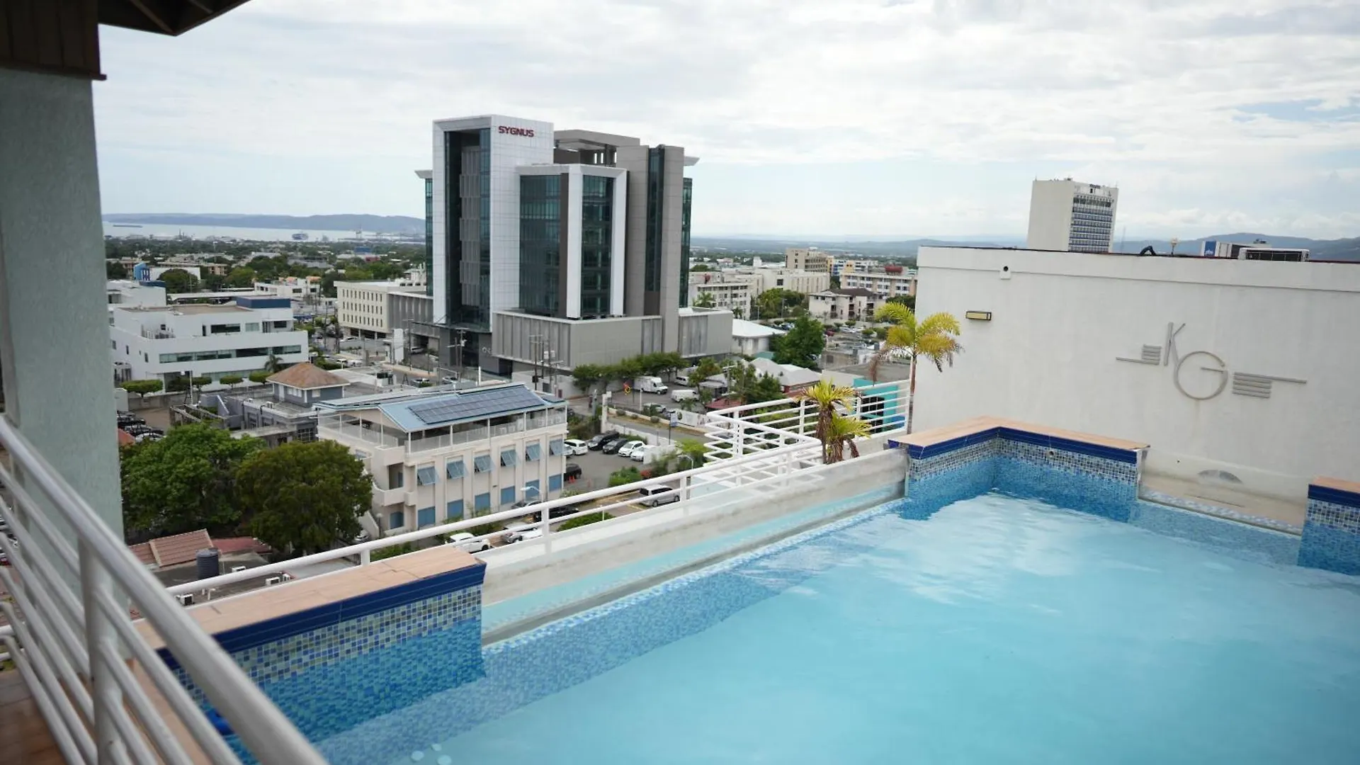 The Serene - Modern Luxury Apartment Kingston